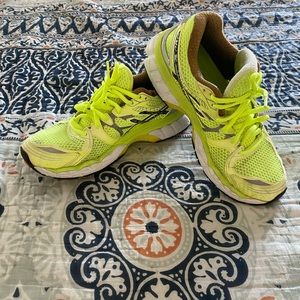 Woman’s ASICS running sneakers sz7